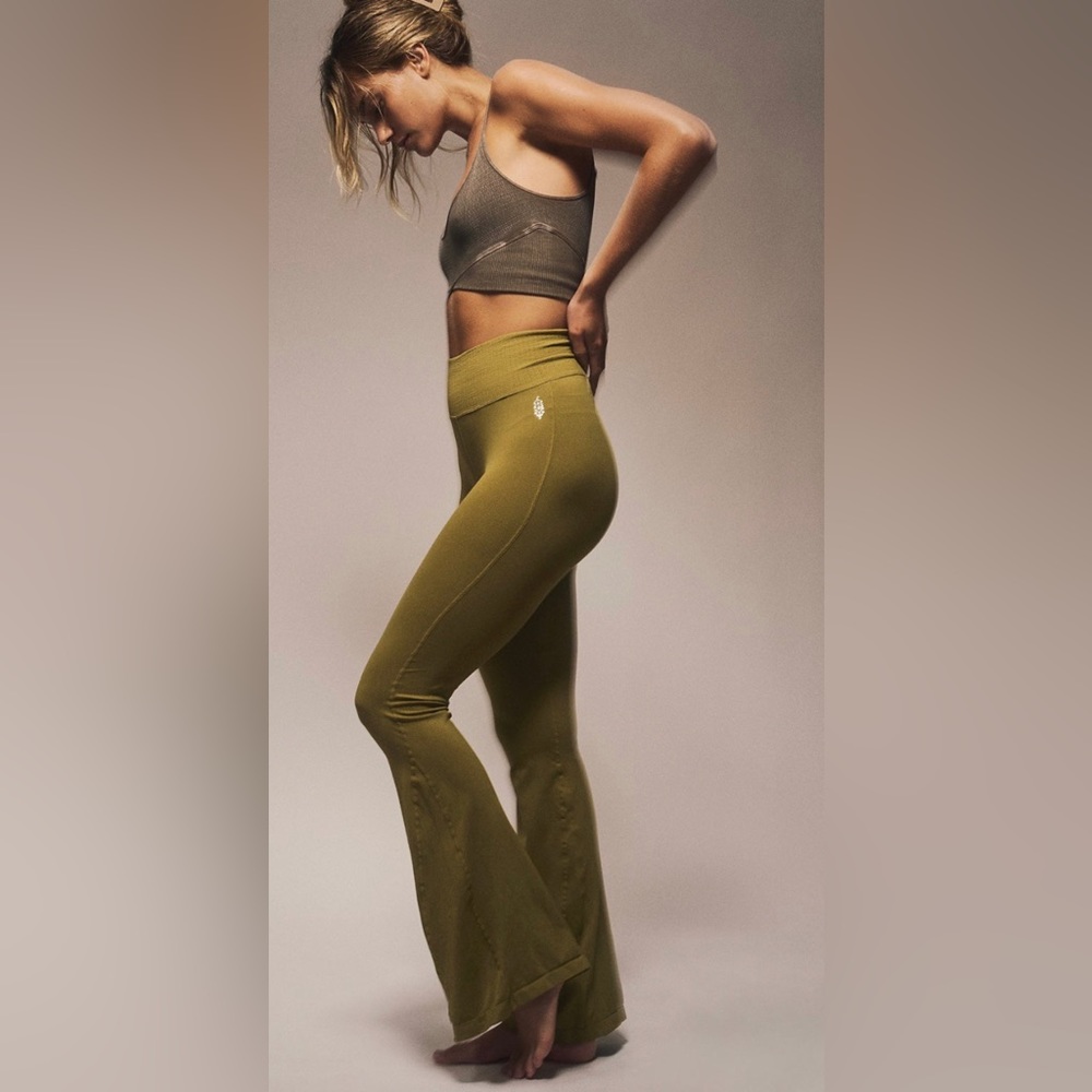 ❄️SOLD❄️Good Karma Flare Leggings Sz: Xs/S (0-6) Color: Dusted Military - Picture 1 of 5